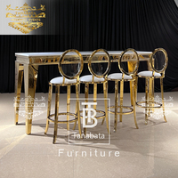Table haute et tabourets de luxe avec structure en acier inoxydable pour hôtels et événements de mariage