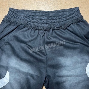Pantalon évasé en coton personnalisé pour homme, avec broderie effet flamme et patch appliqué, style survêtement évasé pour homme - Product Image 6