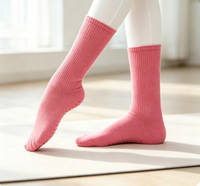 Chaussettes de yoga antidérapantes pour les exercices de Pilates, chaussettes en coton mi-longues colorées, polyvalentes et adaptées à toutes les occasions