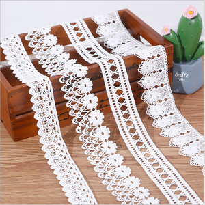 Adorno <span class=keywords><strong>de</strong></span> encaje <span class=keywords><strong>de</strong></span> <span class=keywords><strong>guipur</strong></span> con bordado <span class=keywords><strong>de</strong></span> poliéster blanco ancho para vestido <span class=keywords><strong>de</strong></span> novia - Product Image 1