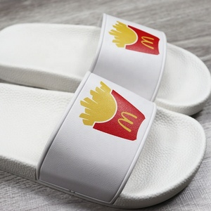 Sandales d'été plates à la mode en PVC pour femmes pantoufles personnalisées pour femmes et dames sandales <span class=keywords><strong>de</strong></span> plage tongs - Product Image 6