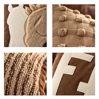 Housses de coussin et oreillers décoratifs modernes en polyester à motifs géométriques équestres pour canapé et décoration intérieure OEM