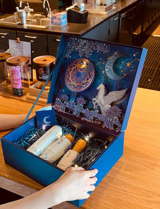 Caja de Regalo Sorpresa con Diseño de Cielo Estrellado, Hecha con Materiales Reciclados, Laminada Mate, Regalo de Cumpleaños para Novio - Product Image 5