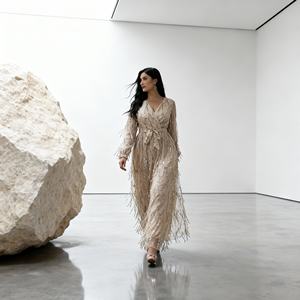 Abaya élégante et modeste en polyester avec broderie de paillettes de luxe pour femmes musulmanes, vente en gros personnalisée, robe haut de gamme - Product Image 3