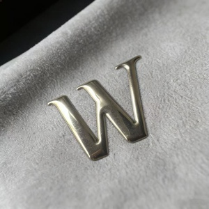 Etichette Personalizzate in PVC con Logo 3D in Rilievo, Metallizzate Argento, Patch in TPU Morbido ad Alta Frequenza per Cappelli - Product Image 3
