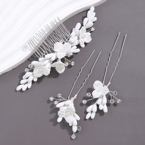 Ensemble de pinces à cheveux élégantes faites à la main en pâte polymère avec fleurs, perles de cristal, comprenant un peigne et des épingles pour mariée, idéal pour les mariages et banquets - Product Image 2