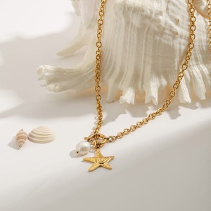Collar de Acero Inoxidable con Baño de Oro de 18K Estilo Oceánico Europeo y Americano, con Colgante de Estrella de Mar y Perla de Agua Dulce - Product Image 3