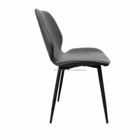 Chaise de salle à manger moderne de luxe en cuir PU gris avec pieds en fer épais et base croisée, capacité de charge de 300 kg pour la maison, le restaurant, le café