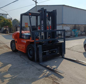 Chariot élévateur à palettes diesel Heli CPCD30 H2000 7 tonnes avec moteur Isuzu, transmission 4x4, terrain accidenté, modèle 2023, garantie 1 an, d'occasion - Product Image 6