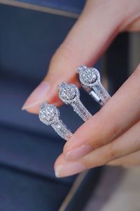 Bague Xinfly de luxe en or 18 carats, forme ronde, style cercle, couleur blanche, avec diamant de 0,65 ct - Product Image 5