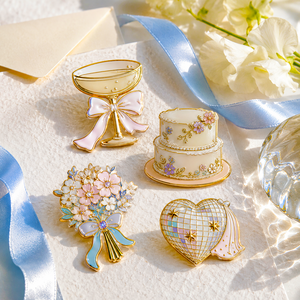 Badges de revers personnalisés en émail pour célébration de mariage, bouquet de gâteaux de douche nuptiale et champagne - Product Image 1