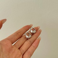 Dylam Boucles d'oreilles à clipser en forme de U avec surface givrée de haute qualité en argent sterling 925 et zircon cubique 5A pour femmes