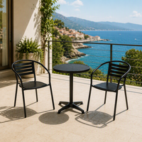 Table de bistrot d'extérieur Joye Leisure avec roulettes, structure en aluminium, chaises empilables en plastique et bois pour usage hôtelier, style contemporain