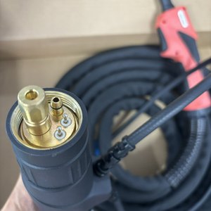 Torche de soudage MIG refroidie à l'eau FNS Style 400A AW4000 et pièces de rechange pour l'approvisionnement unique en soudage et découpe - Product Image 3