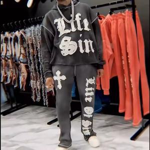 Conjunto de chándal de felpa para hombre con lavado ácido y efecto desgastado por el sol, con apliques, parches, bordados y pedrería, sudadera con capucha y pantalones de chándal con dobladillo sin rematar - Product Image 4