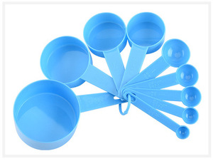 Ensemble de 9 cuillères doseuses en plastique blanc et bleu - Product Image 5