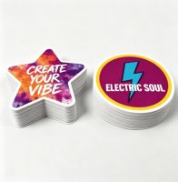 Impresión Personalizada, Vinilo Resistente a los Rayos UV, Adhesivo Impermeable y Duradero, PVC Resistente a la Intemperie, Adhesivos Autoadhesivos con Logotipo Troquelado, Etiquetas Personalizadas