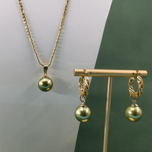 Set di <span class=keywords><strong>Collana</strong></span> e Orecchini Placcati Oro Stile Hawaiano Samoa Marshall Impermeabili e Resistenti allo Sbiadimento <span class=keywords><strong>con</strong></span> <span class=keywords><strong>Perle</strong></span> Hawaiane per Donne - Product Image 3