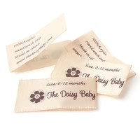 Logo personnalisé bordure tissée 100% ruban polyester sérigraphié étiquettes en satin d'entretien bon marché pour bébé tissu