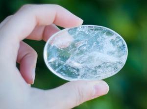 Piedra preciosa Sphatik cuarzo Natural claro cuarzo Palma piedra para relajación meditación y cristal curación piedras preciosas tamaño grande 5-6 CM - Product Image 2