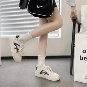 Baskets blanches pour femme, tendance, sportives, décontractées, à lacets, semelle épaisse, color block, confortables, basses, à talon moyen - Product Image 3