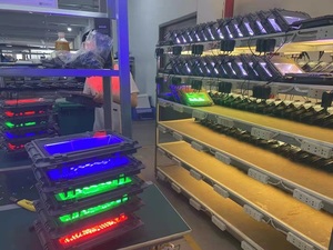 Projecteur solaire LED 800W RGB à changement de couleur, contrôle par application, extérieur, IP65, corps en plastique, Bluetooth, dimmable - Product Image 6