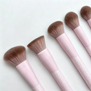 Ensemble de 9 pinceaux de maquillage YRX, rose, mignons, de haute qualité, vegan, synthétiques, pour le visage, fond de teint, blush, avec étui. - Product Image 5
