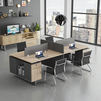 Poste de travail de direction moderne au design innovant, bureau modulaire 4 places avec armoire de rangement et cloisons