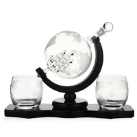 Ensemble de carafe à whisky en bois personnalisé avec globe terrestre gravé et 2 verres à whisky gravés, ensemble de carafe à vin