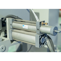 Scie à onglets double tête pour la découpe de profilés en alliage d'aluminium et en PVC, longueur de coupe 3700 mm, équipement de fabrication de fenêtres