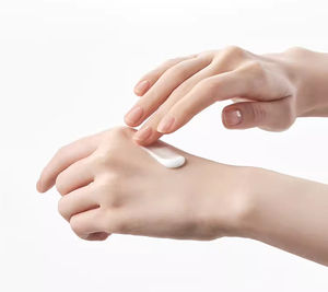 Loción de baño de reparación intensiva hidratante diaria con cuerpo de nicotinamida en la loción corporal nocturna - Product Image 3