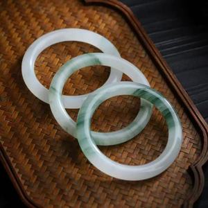 Venta al por mayor Piedras naturales Piedras preciosas Jade Brazaletes de alta calidad Tian <span class=keywords><strong>Shan</strong></span> Green Jade Brazaletes para la joyería de las mujeres - Product Image 1