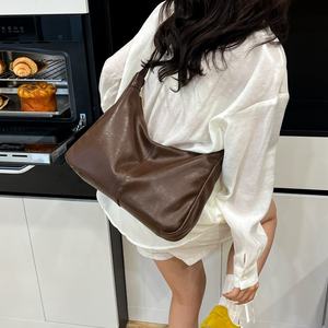 2025潮流女装复古手提袋女士大容量秋季个性单肩斜挎包流行防水便携 - Product Image 3