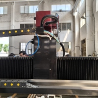 Machine à jet d'eau abrasive à 5 axes CNC avec pompe à entraînement direct pour le biseautage des tôles d'acier et les composants de la construction navale
