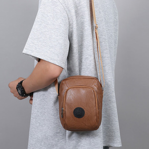 Sac bandoulière homme LJD8610 en cuir PU marron – Sac à bandoulière portable pour téléphone, idéal pour les trajets quotidiens et les activités de plein air, couleur unie décontractée - Product Image 2