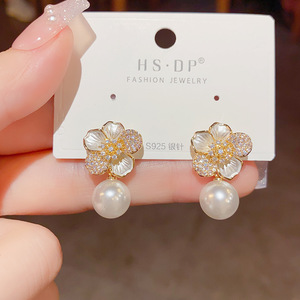Argent Aiguille Perle Fleur Goutte <span class=keywords><strong>D</strong></span>'huile Lumière De Luxe Doux <span class=keywords><strong>Boucles</strong></span> <span class=keywords><strong>D</strong></span>'<span class=keywords><strong>oreilles</strong></span> Doux Zircon Haut De Gamme <span class=keywords><strong>Diamant</strong></span> Fleur Perle Pendentif <span class=keywords><strong>Boucles</strong></span> <span class=keywords><strong>D</strong></span>'<span class=keywords><strong>oreilles</strong></span> - Product Image 4