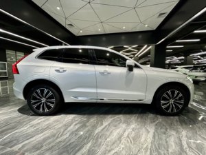 Hybride Premium d'un seul propriétaire, <span class=keywords><strong>XC60</strong></span> B5 <span class=keywords><strong>2020</strong></span>, SUV de luxe, pneus R20, faible kilométrage, sécurité inégalée, puissance et efficacité combinées - Product Image 4