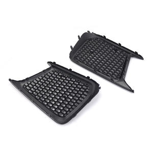 Paire de grilles inférieures de pare-chocs avant Subaru WRX STI, perforées nid d'abeille, pour feux antibrouillard - Product Image 1