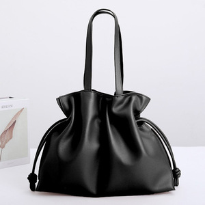 Sac fourre-tout de luxe en <span class=keywords><strong>cuir</strong></span> véritable, grand format, à porter à l'épaule ou en bandoulière, avec deux pochettes souples en <span class=keywords><strong>cuir</strong></span> de vachette pour <span class=keywords><strong>femme</strong></span> - Product Image 4