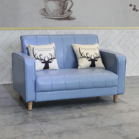 Ensemble de mobilier de café couleur macaron nordique : canapé deux places avec table en bois et chaises assorties pour salon de thé