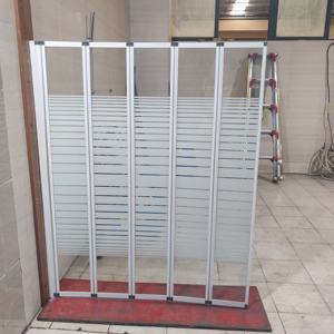 <span class=keywords><strong>Mampara</strong></span> de Ducha Contemporánea <span class=keywords><strong>con</strong></span> Bisagras para Bañera, Marco de Aleación de Aluminio Negro Mate y Vidrio Transparente para Apartamentos - Product Image 1