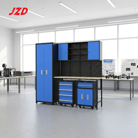 Système de rangement modulaire industriel pour garage, établi robuste avec armoire à outils et panneau perforé pour atelier et espace de travail