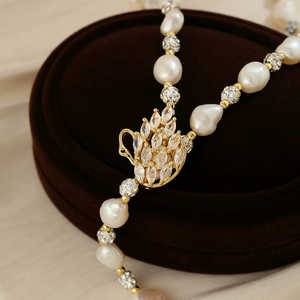 Collier de perles baroques naturelles haut de gamme pour femme, collection automne-hiver, chaîne longue style cygne pour pull, idéal pour le superposition - Product Image 4