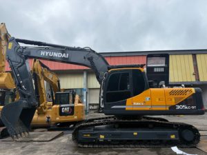 Excavatrice sur chenilles Hyundai 305LC-9T d'occasion en excellent état, pelle hydraulique de 30 tonnes pour la construction et les travaux de terrassement - Product Image 1
