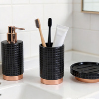 Nouvel ensemble de salle de bain en céramique 4 pièces avec poignée et tête de pompe en or rose, accessoires de salle de bain en stock avec brosse WC