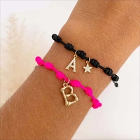Pulsera de Cuerda Trenzada con Colgante de Dijes de Corazón y Flecha en Chapado de Oro de Moda