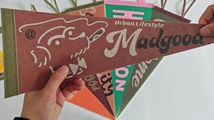 Vilt Vlaggen Op Maat Afdrukken Reclame Verjaardag Vakantie Decor Opknoping Driehoekige Vlag - Product Image 2