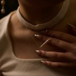 Collier minimaliste en or 14 carats et petite barre en argent, avec une belle perle baroque naturelle, polyvalent et lumineux, collier de niche - Product Image 4