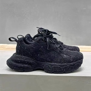 Chaussures de sport tendance pour hommes et femmes, style décontracté pour la marche, par des créateurs de mode - Product Image 1