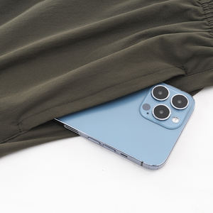 กางเกงขาสั้นกีฬาฤดูร้อนของผู้ชายกางเกงชายหาดทรงหลวมเอวยางยืดระบายอากาศได้ดีผ้าไหมเย็นใส่สบายสีพื้น - Product Image 5